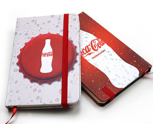 Cadernos modelo moleskine personalizados, brinde Coca Cola.005