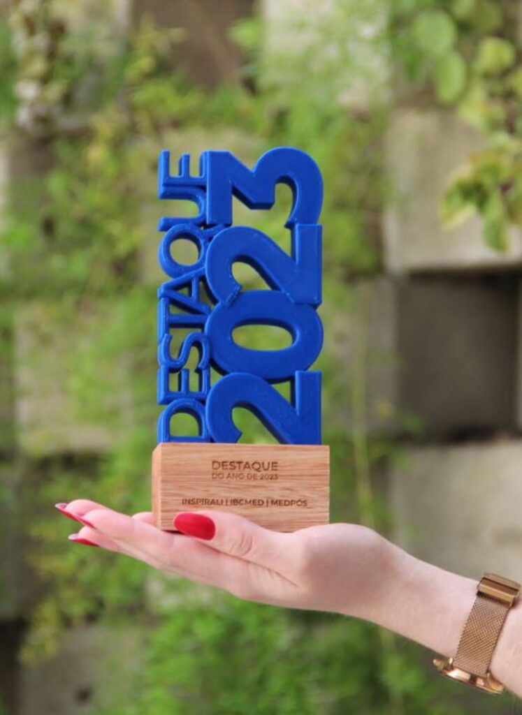 trofeus-3d-criativos-e-com-base-de-madeira-ou-acrilico-cm-sua-logo